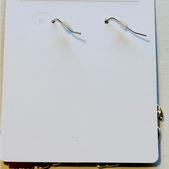 NEW- Lilly Pulitzer Mother of Pearl Monstera Leaf Earrings - Picture 2 of 2